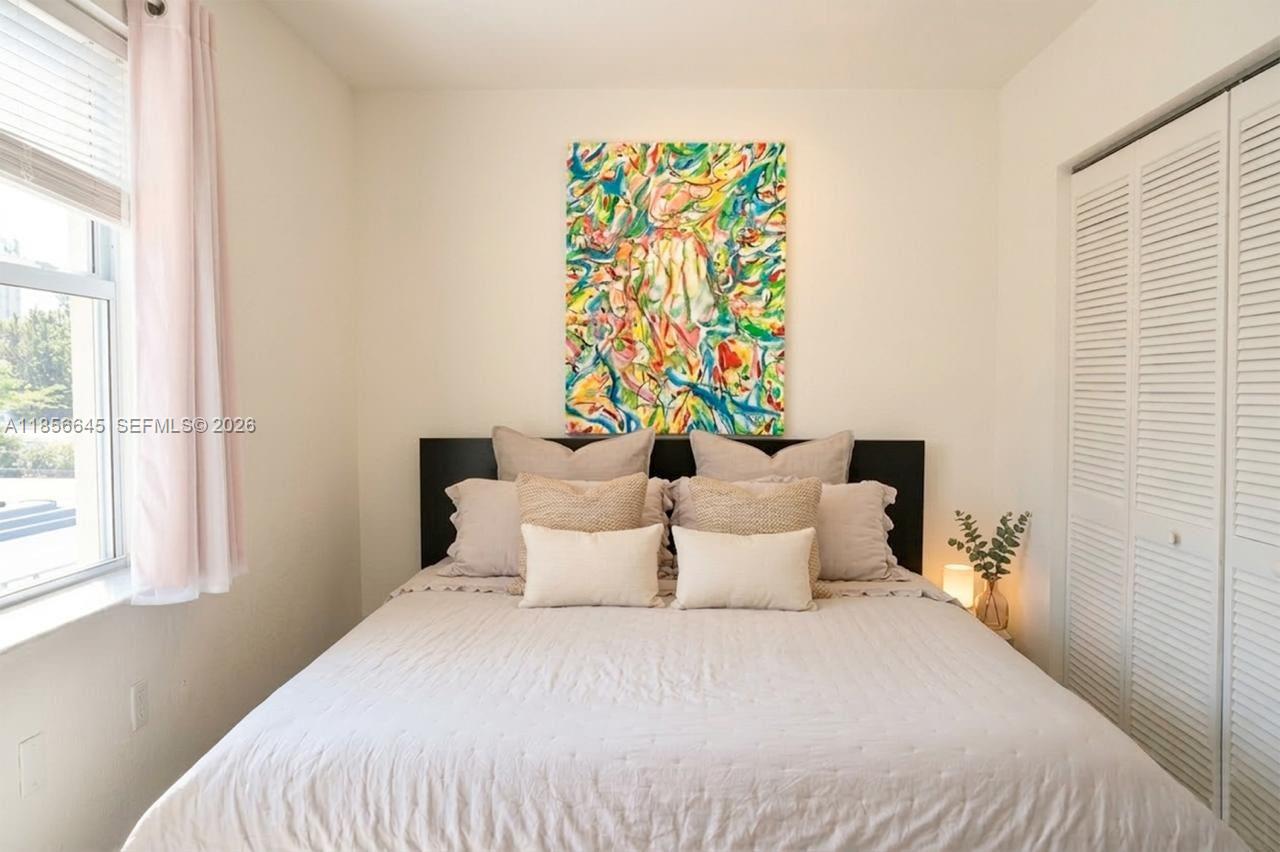 THE LEXINGTON EUCLID COND - Residential