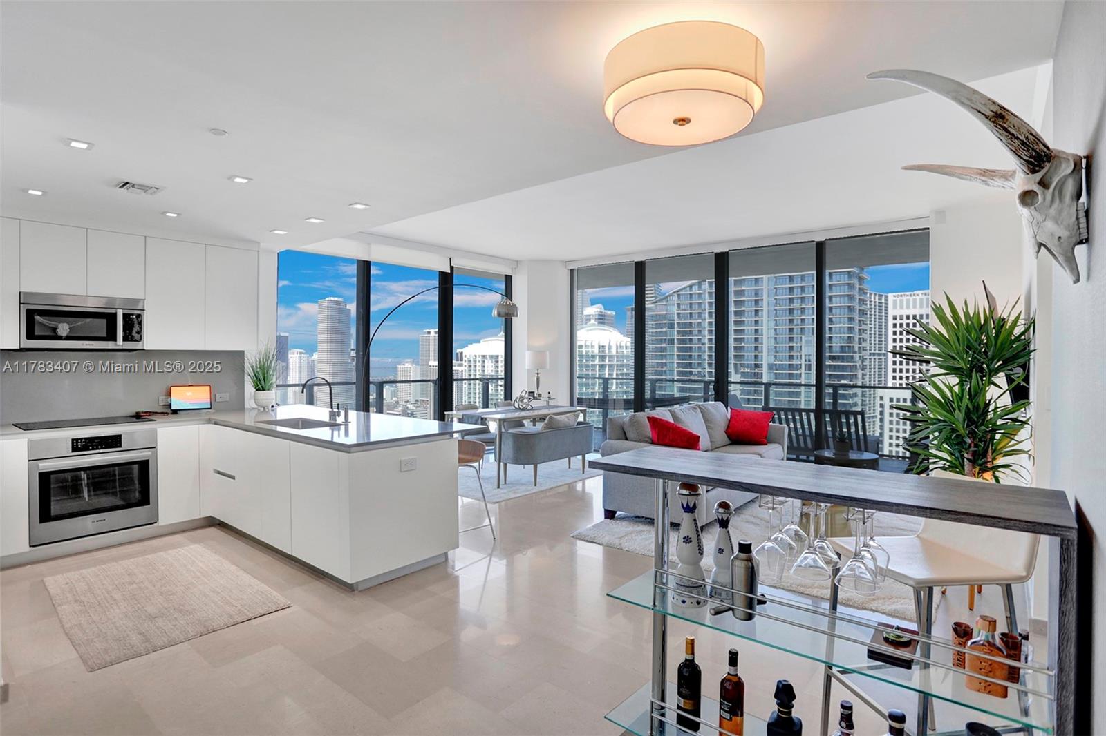 Rental Property at 88 Sw 7th St 3511, Miami, Broward County, Florida - Bedrooms: 2 
Bathrooms: 3  - $7,300 MO.