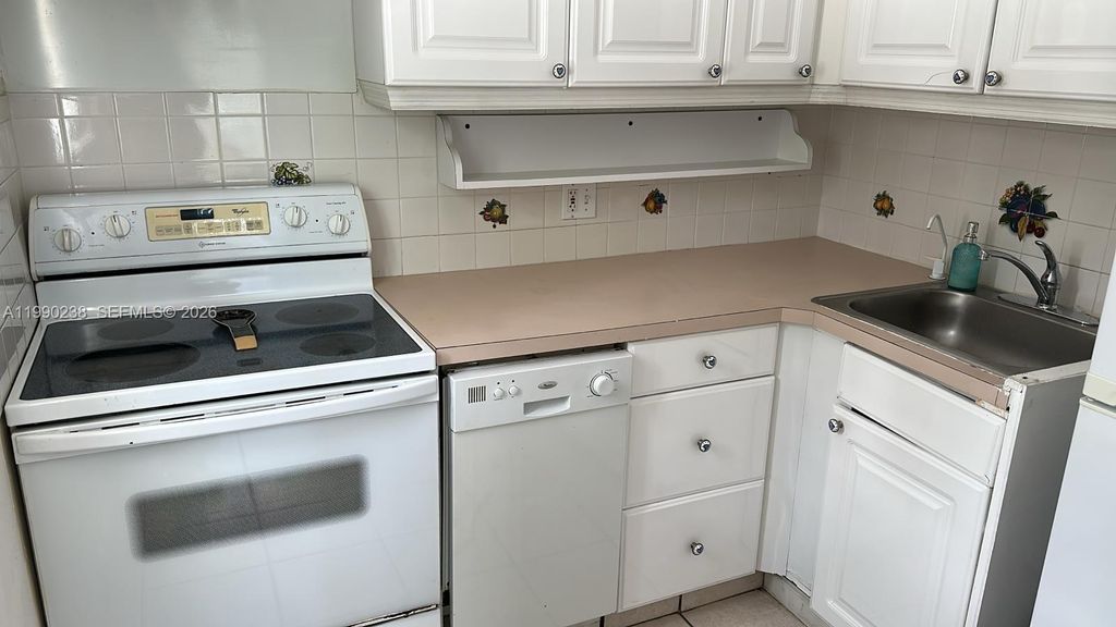 Photo of 90 Isle Of Venice Dr #9, Fort Lauderdale, FL 33301 (MLS # A11990238)