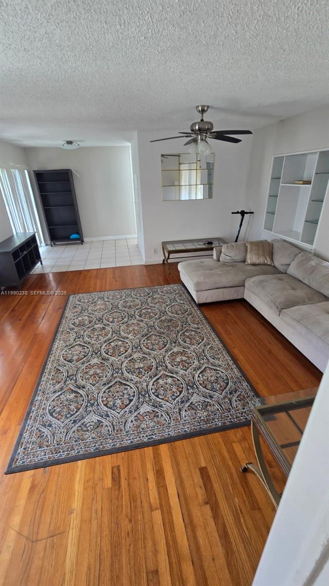 ISLE OF VENICE APTS INC C - Residential Lease