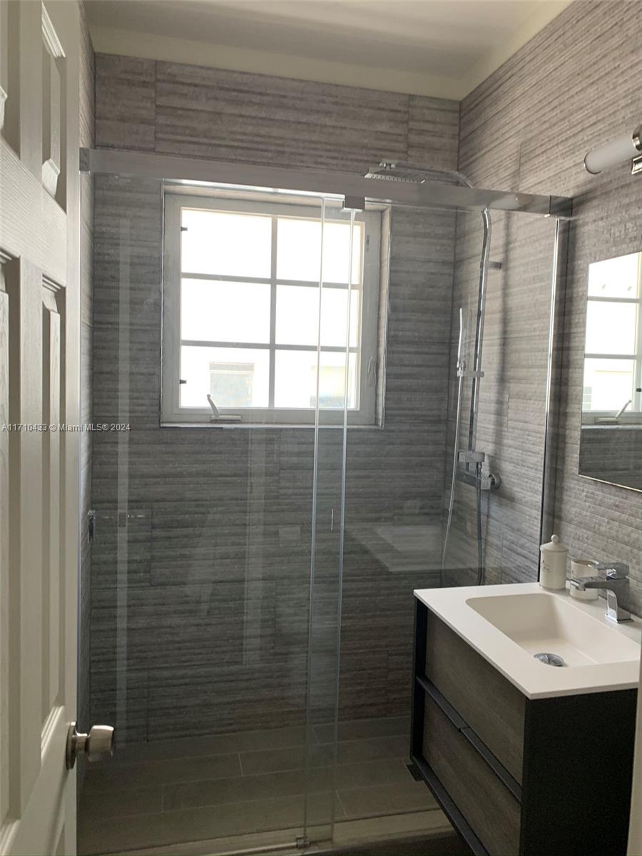 DECOLUX CONDO - Residential