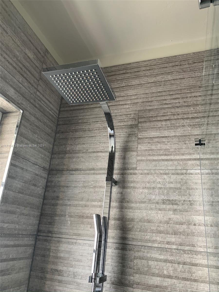 DECOLUX CONDO - Residential