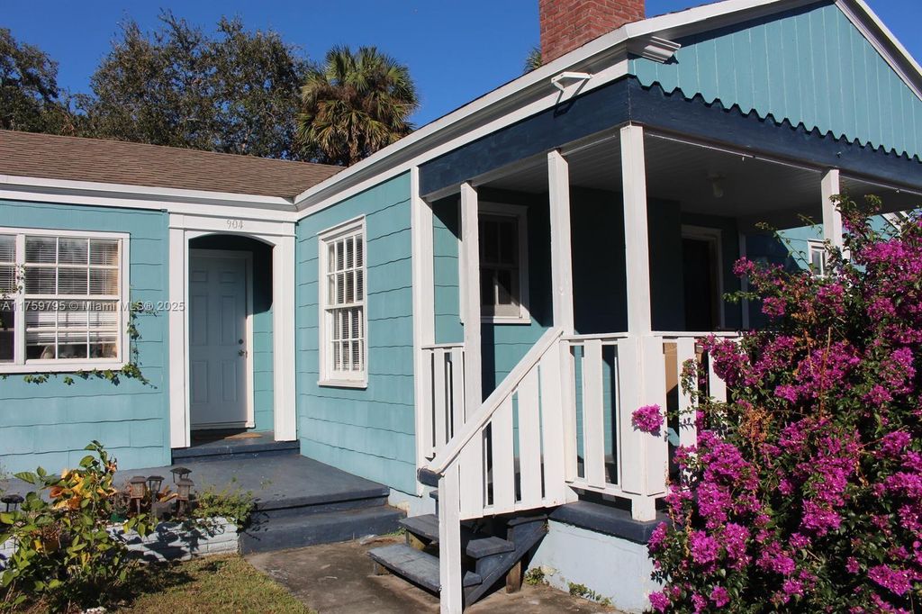 Photo of 904 Boston Evenue Ave #2, Fort Pierce, FL 34950 (MLS # A11759795)