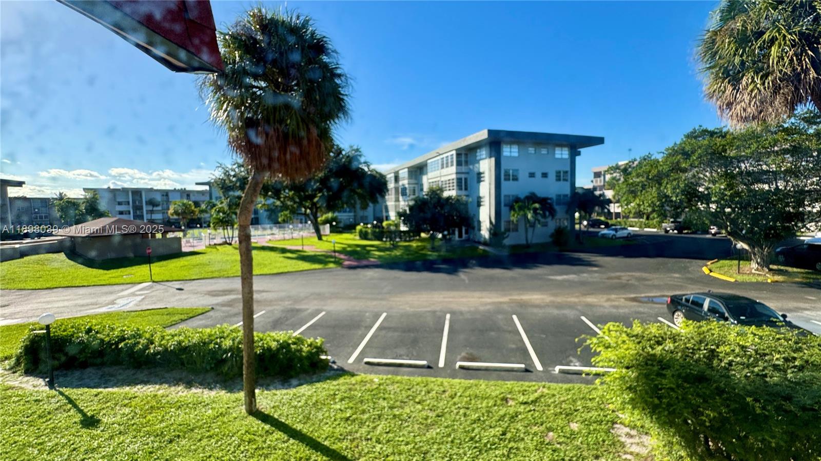 LAUDERDALE OAKS CONDO I - Residential Lease