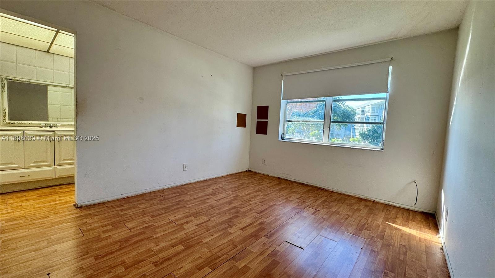 LAUDERDALE OAKS CONDO I - Residential Lease