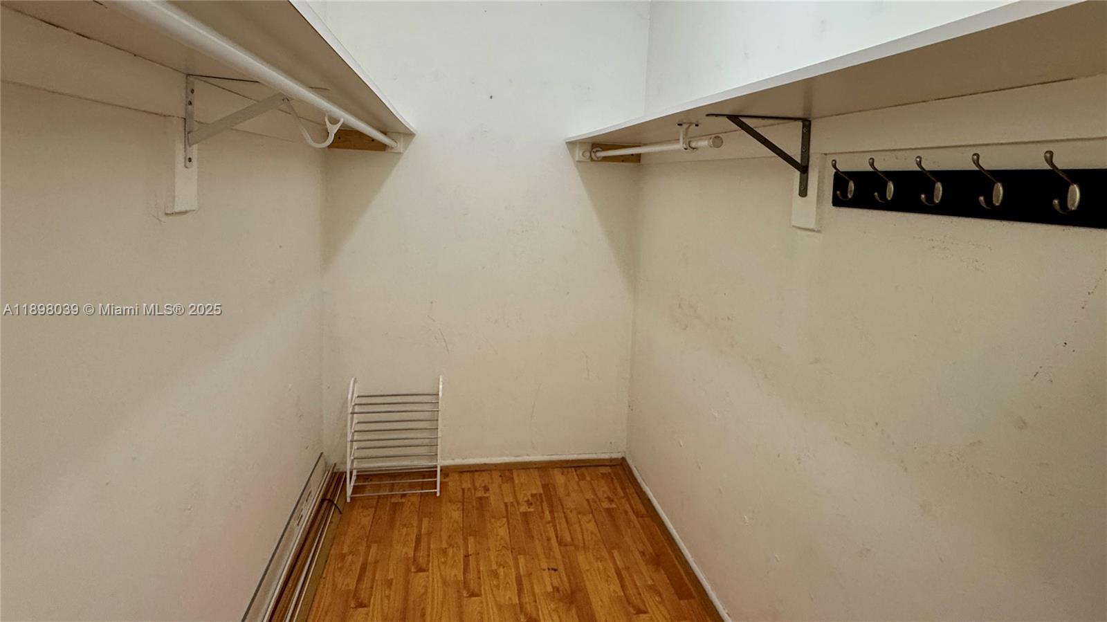 LAUDERDALE OAKS CONDO I - Residential Lease