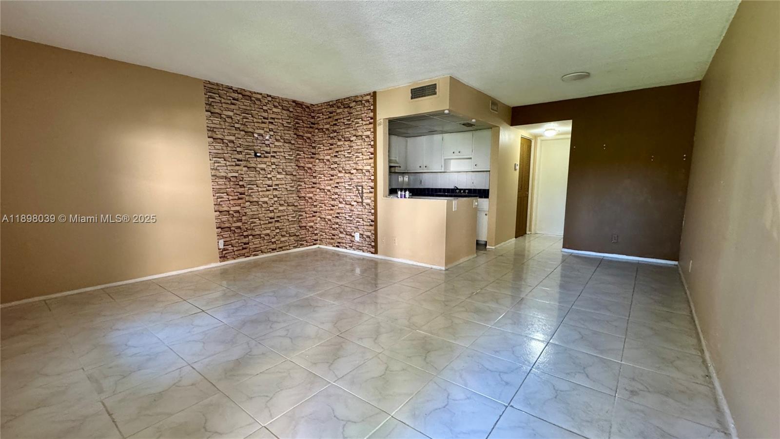 LAUDERDALE OAKS CONDO I - Residential Lease