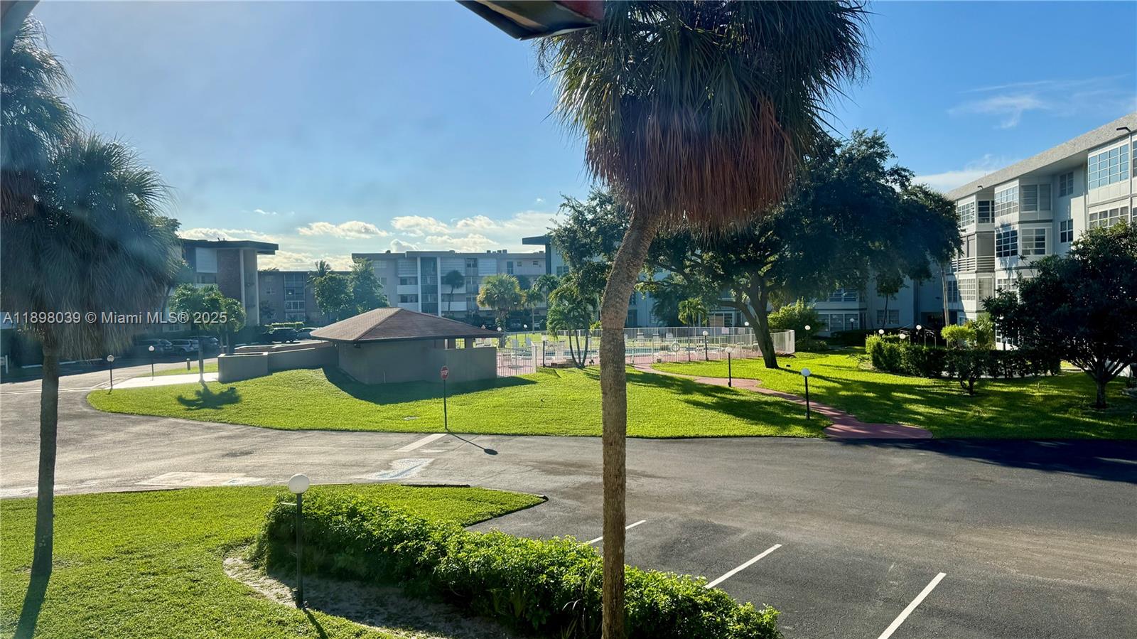LAUDERDALE OAKS CONDO I - Residential Lease