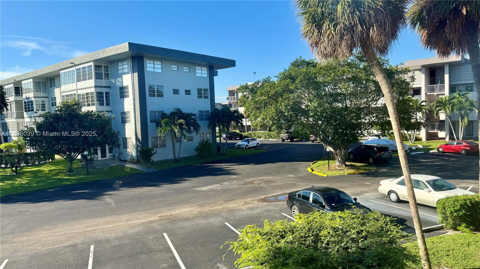 LAUDERDALE OAKS CONDO I - Residential Lease