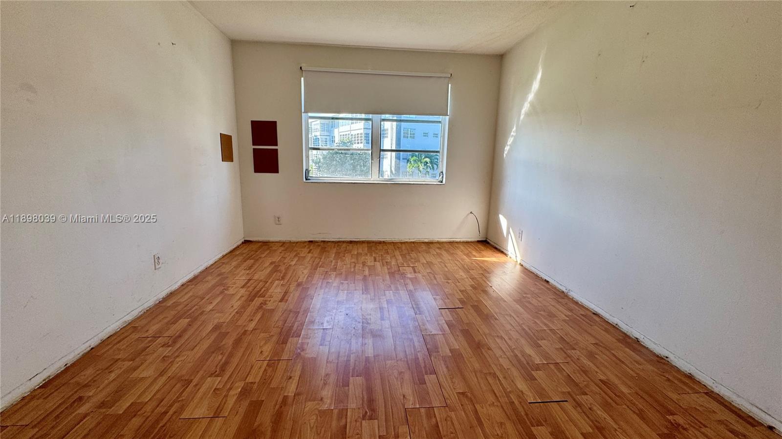 LAUDERDALE OAKS CONDO I - Residential Lease