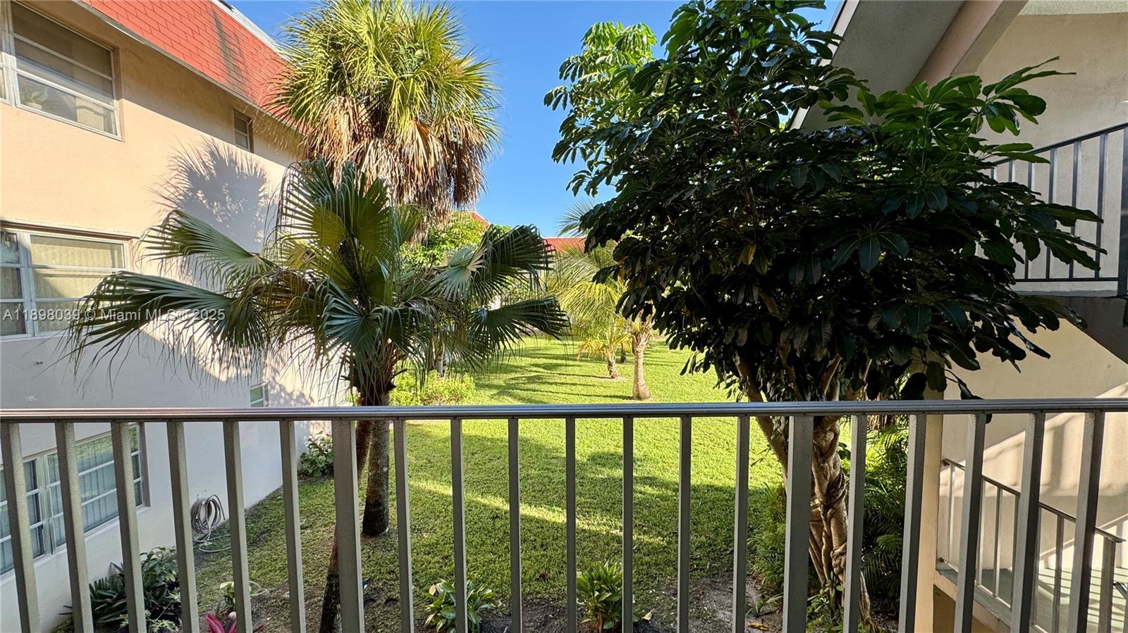 LAUDERDALE OAKS CONDO I - Residential Lease