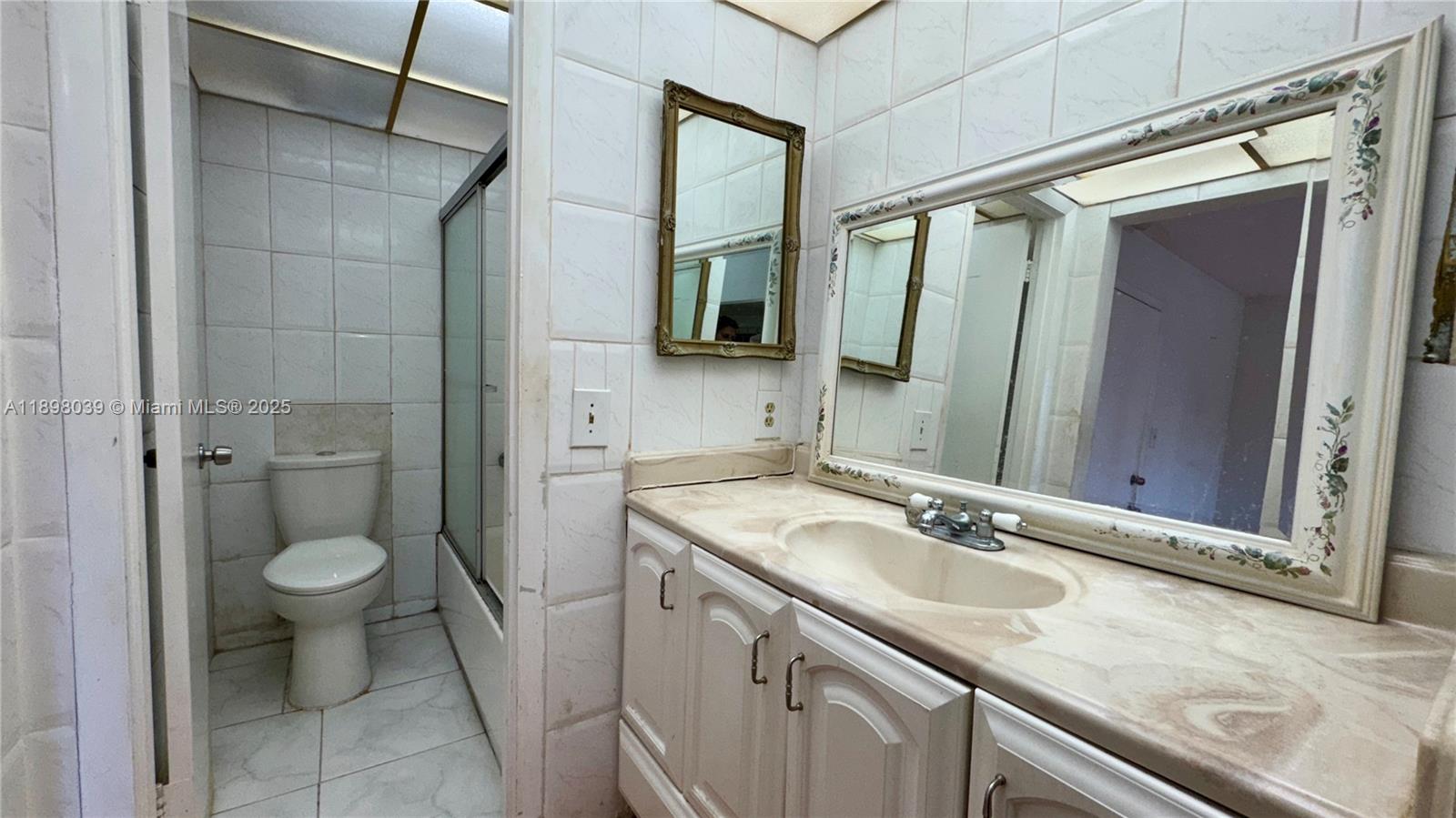 LAUDERDALE OAKS CONDO I - Residential Lease