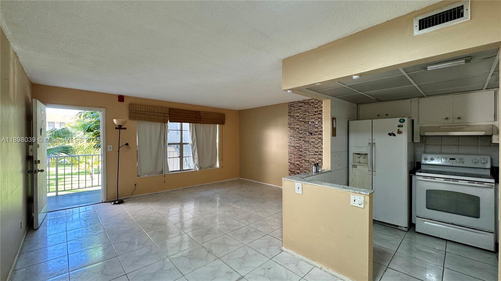 LAUDERDALE OAKS CONDO I - Residential Lease