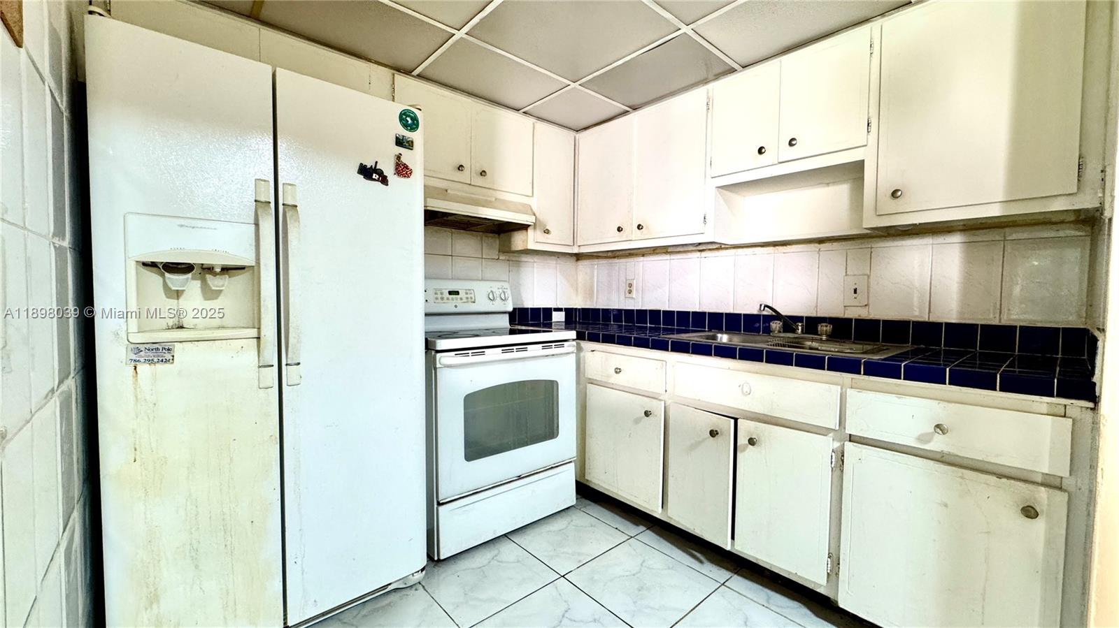 LAUDERDALE OAKS CONDO I - Residential Lease