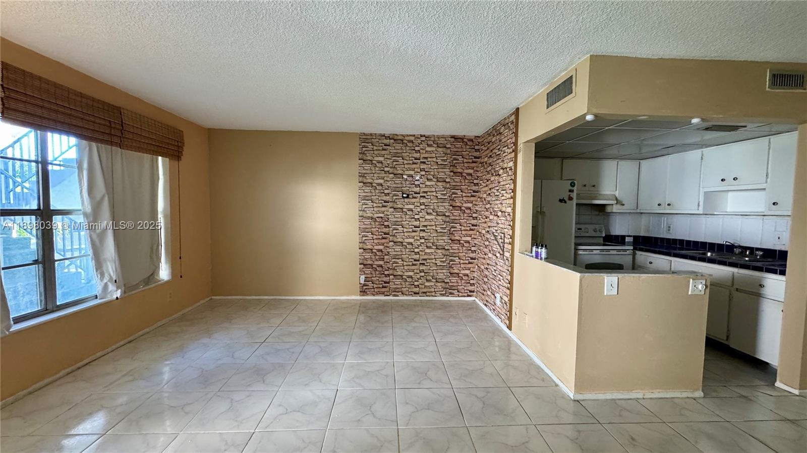 LAUDERDALE OAKS CONDO I - Residential Lease