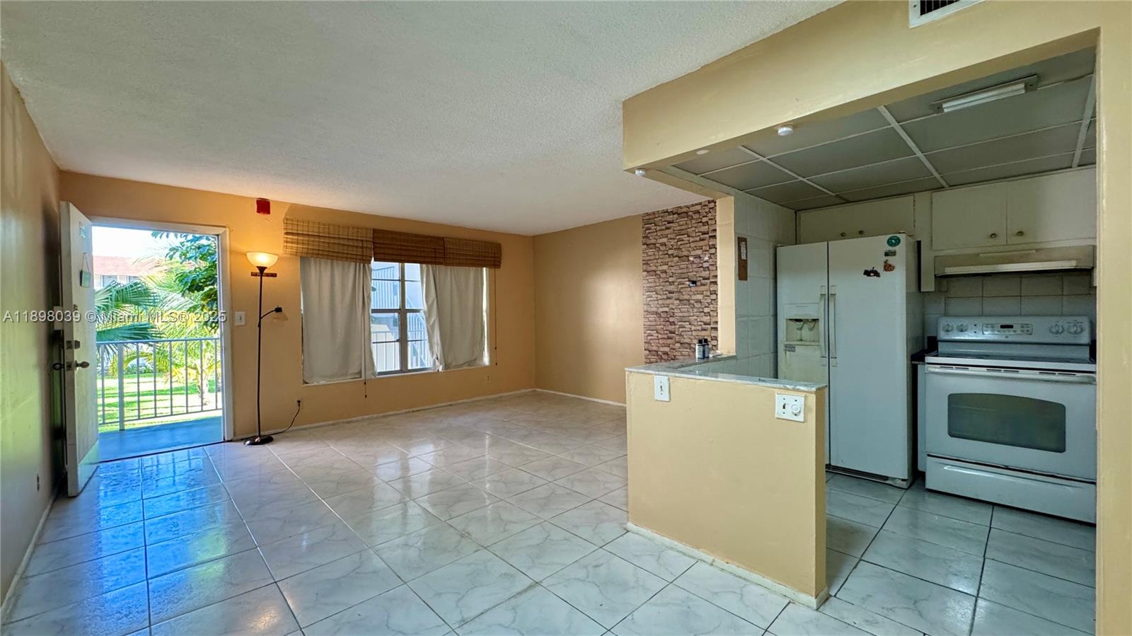 LAUDERDALE OAKS CONDO I - Residential Lease