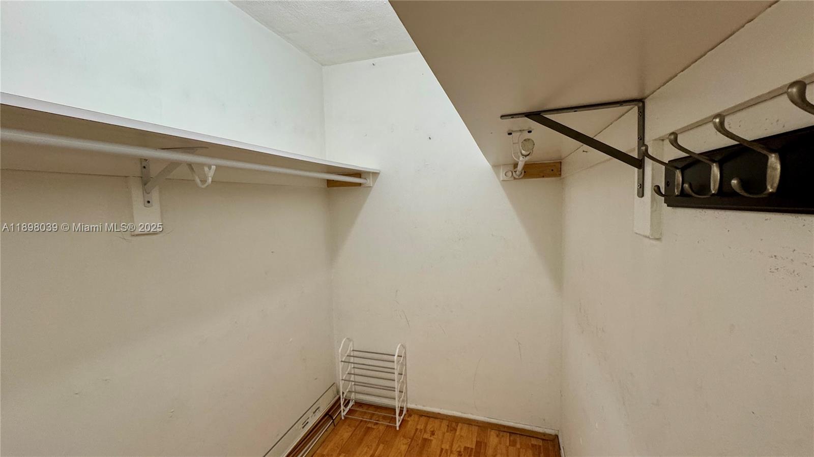 LAUDERDALE OAKS CONDO I - Residential Lease