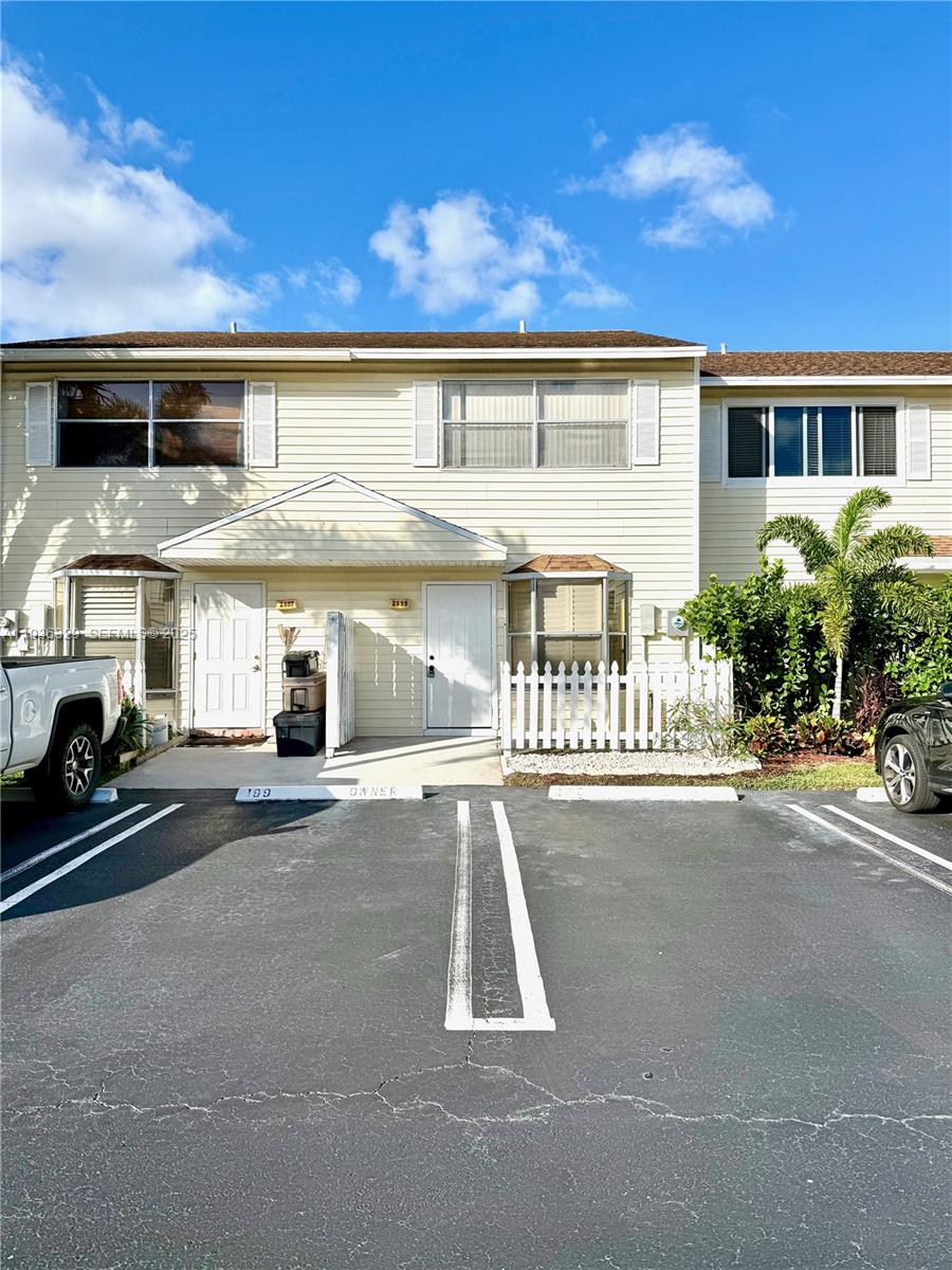 2699 NE 15th St 2699