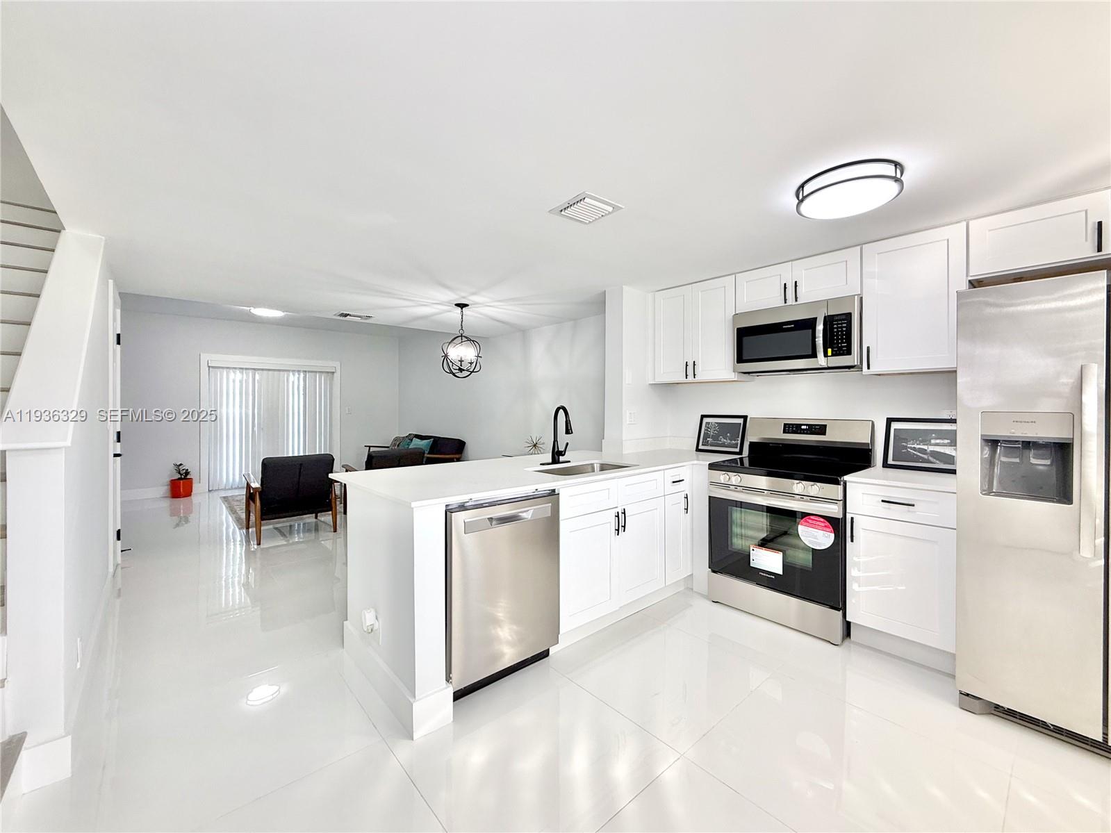 2699 NE 15th St 2699