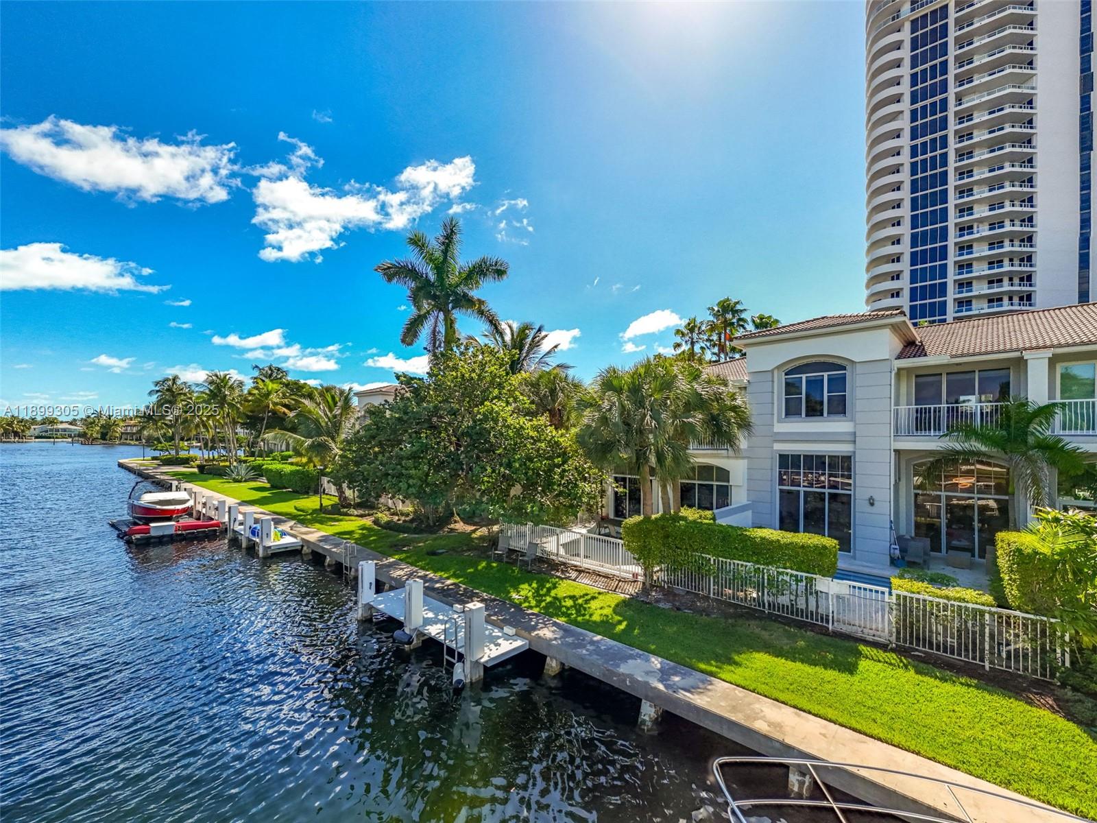THE COURTYARDS AT THE POIN - Residential