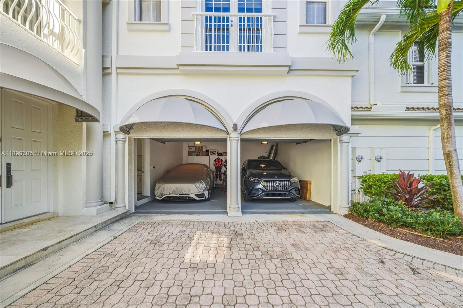 THE COURTYARDS AT THE POIN - Residential
