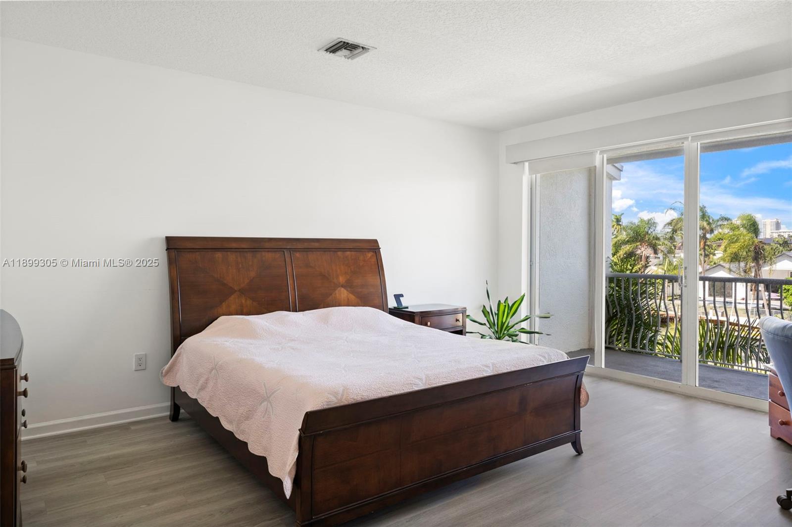 THE COURTYARDS AT THE POIN - Residential