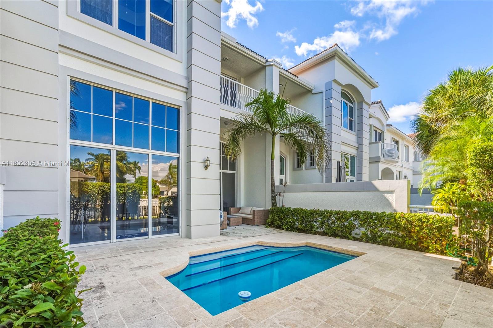 THE COURTYARDS AT THE POIN - Residential