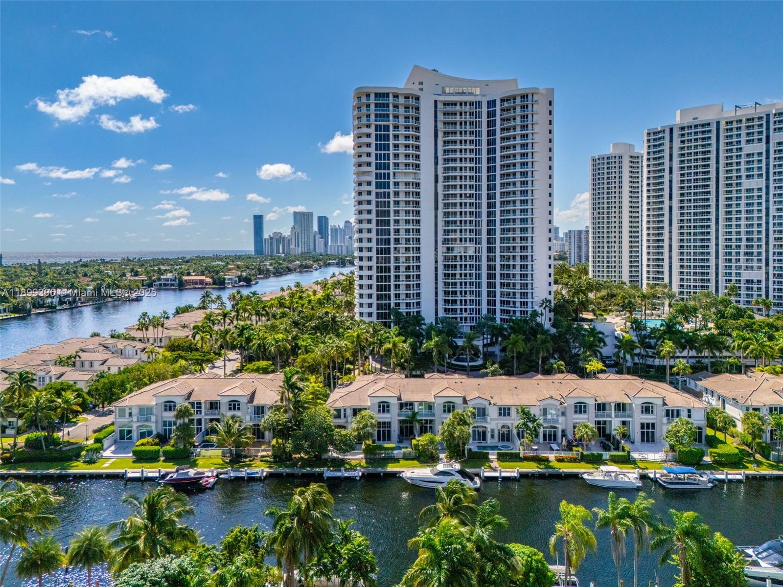 THE COURTYARDS AT THE POIN - Residential
