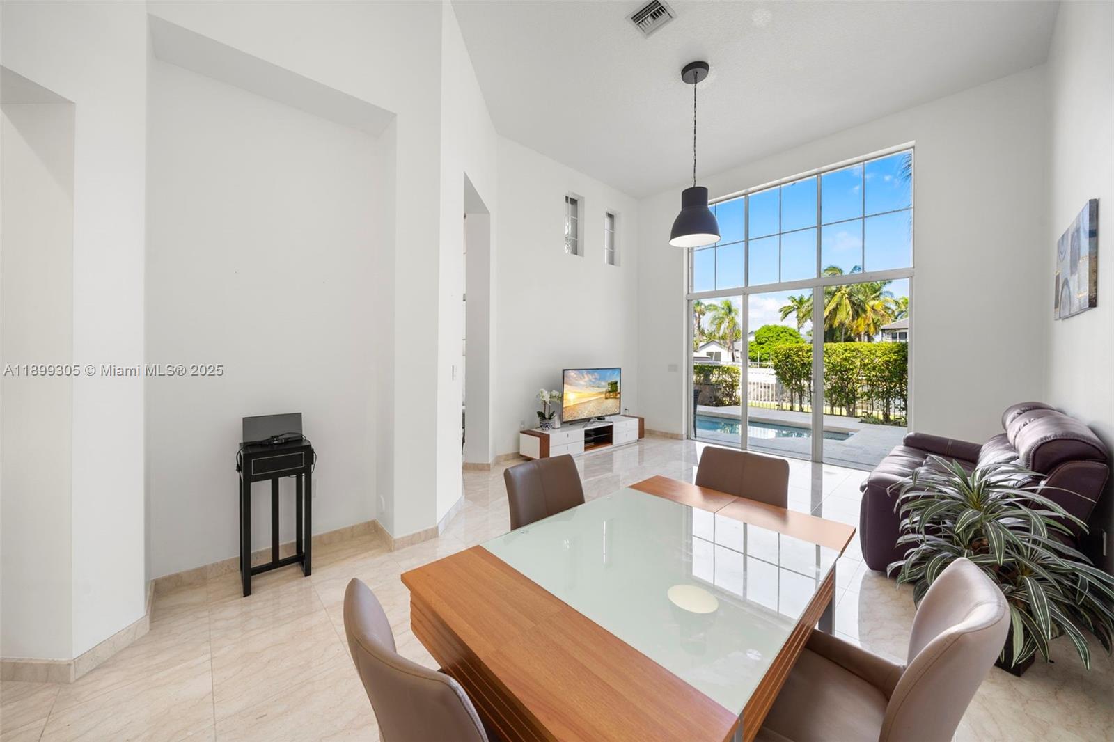 THE COURTYARDS AT THE POIN - Residential