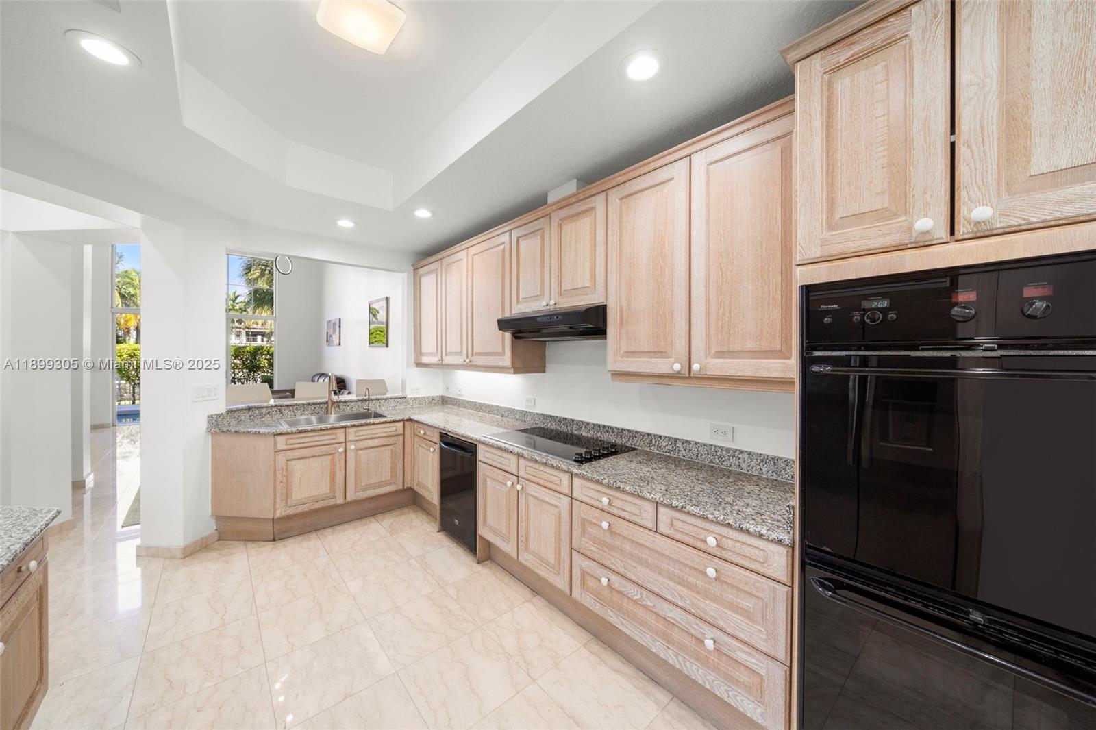 THE COURTYARDS AT THE POIN - Residential