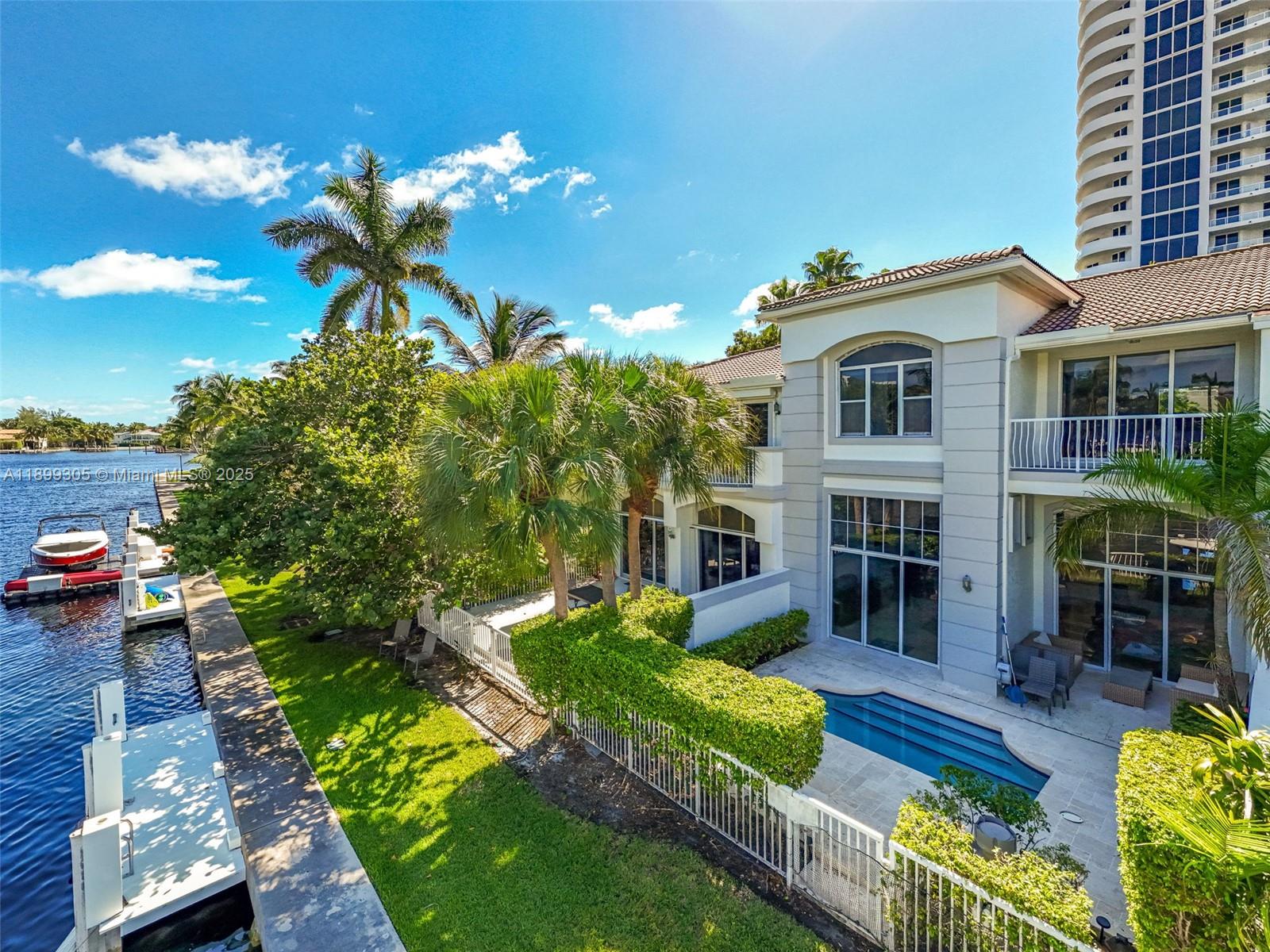 THE COURTYARDS AT THE POIN - Residential