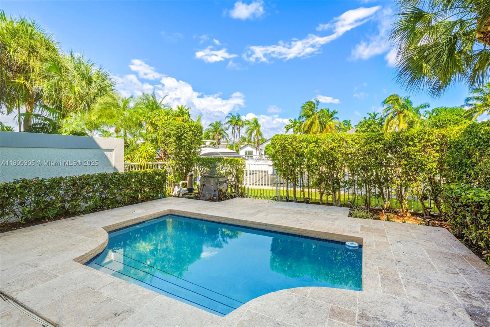 THE COURTYARDS AT THE POIN - Residential