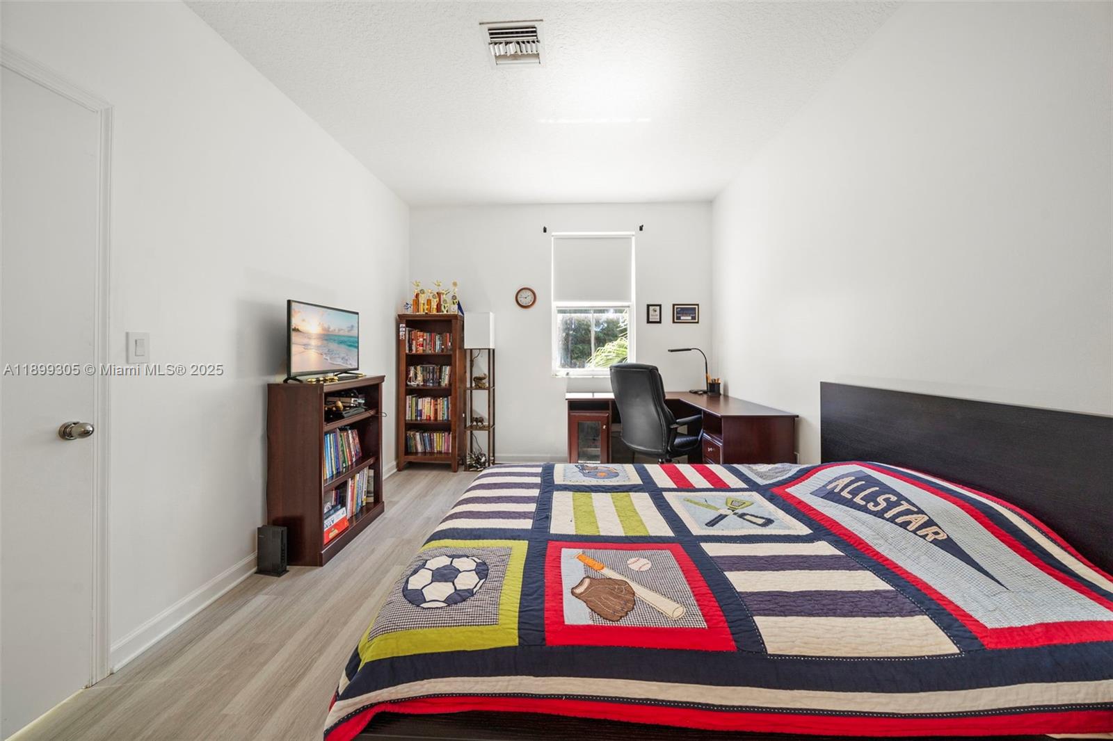 THE COURTYARDS AT THE POIN - Residential