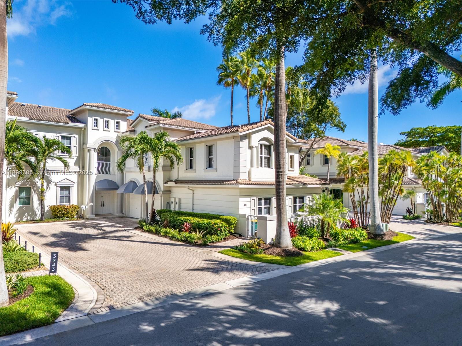THE COURTYARDS AT THE POIN - Residential