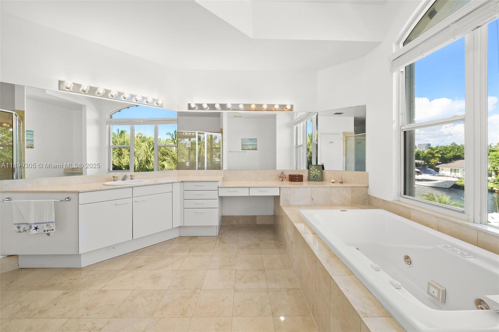 THE COURTYARDS AT THE POIN - Residential