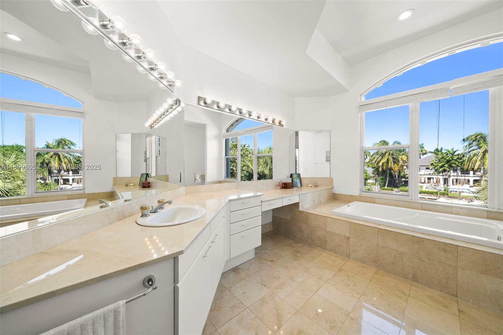 THE COURTYARDS AT THE POIN - Residential