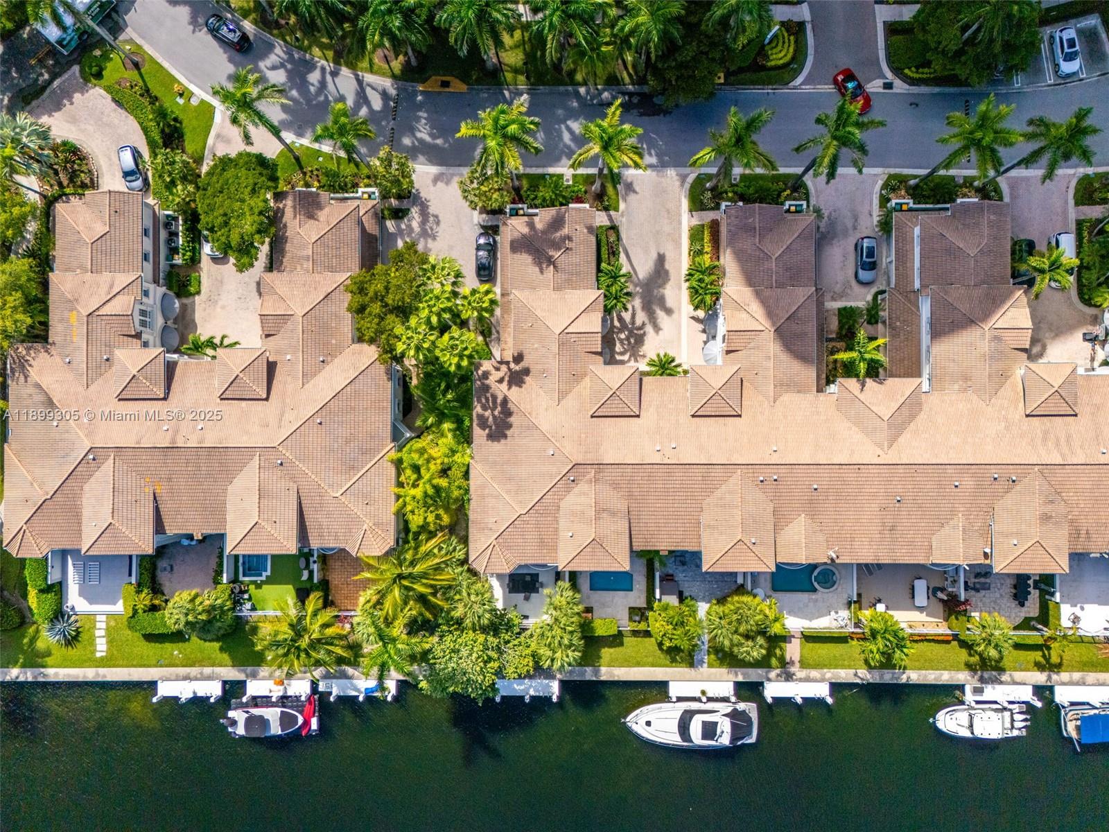 THE COURTYARDS AT THE POIN - Residential