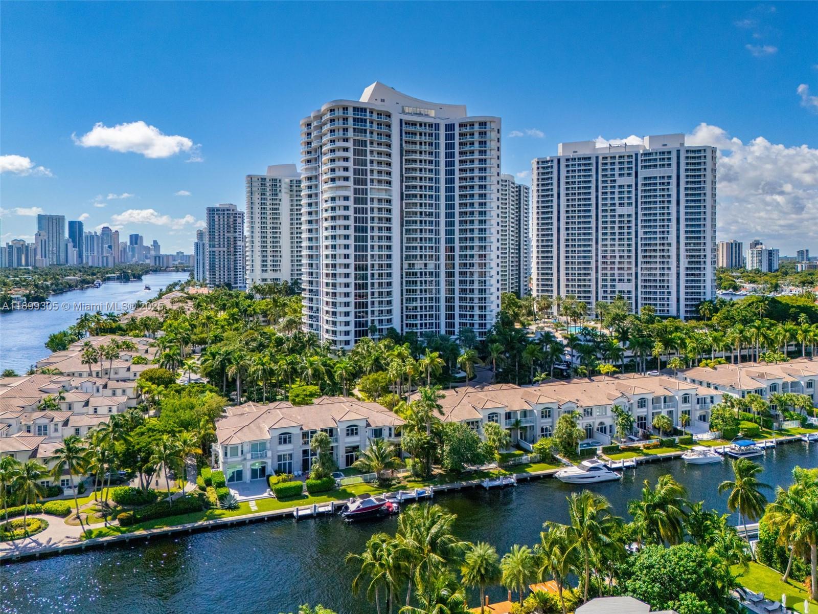 THE COURTYARDS AT THE POIN - Residential