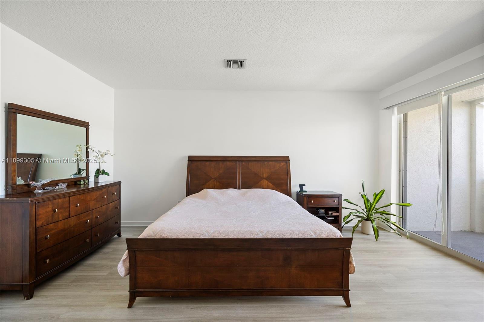 THE COURTYARDS AT THE POIN - Residential