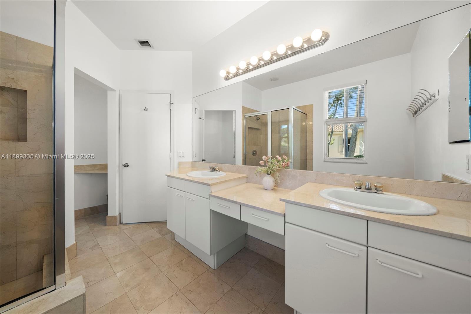 THE COURTYARDS AT THE POIN - Residential