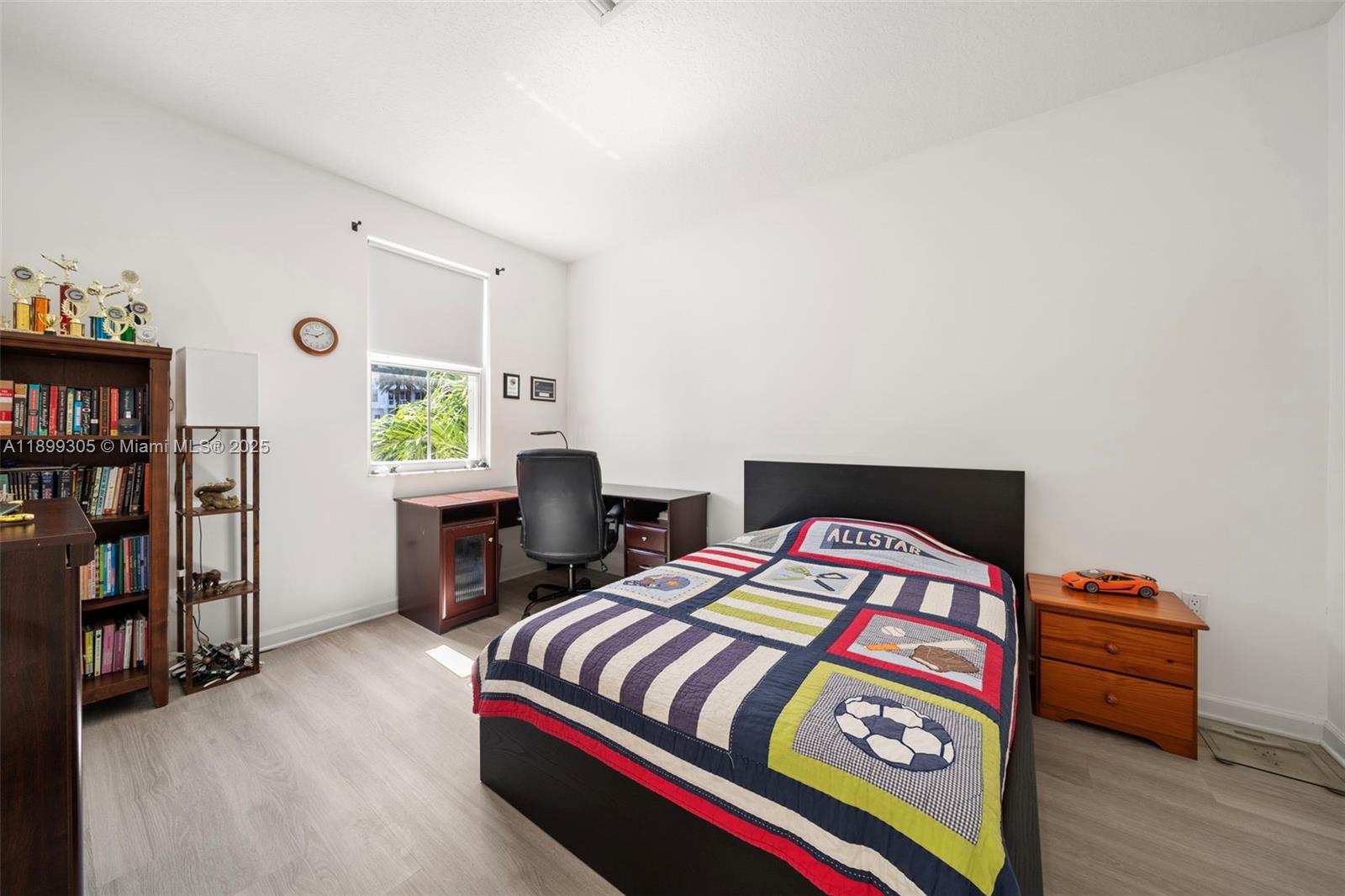 THE COURTYARDS AT THE POIN - Residential