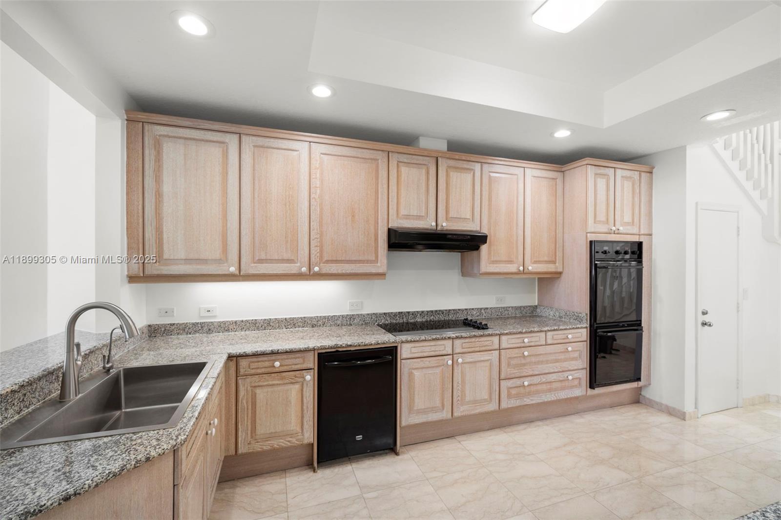 THE COURTYARDS AT THE POIN - Residential