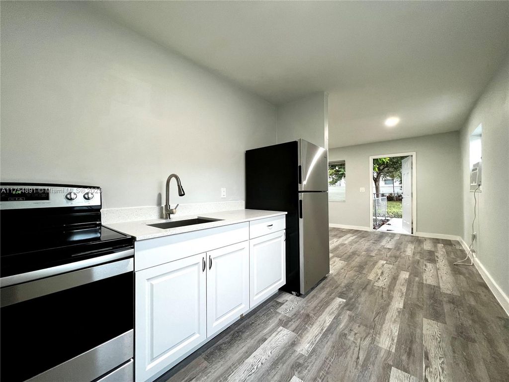 Photo of 814 NW 7th Ter #4, Hallandale Beach, FL 33009 (MLS # A11754891)