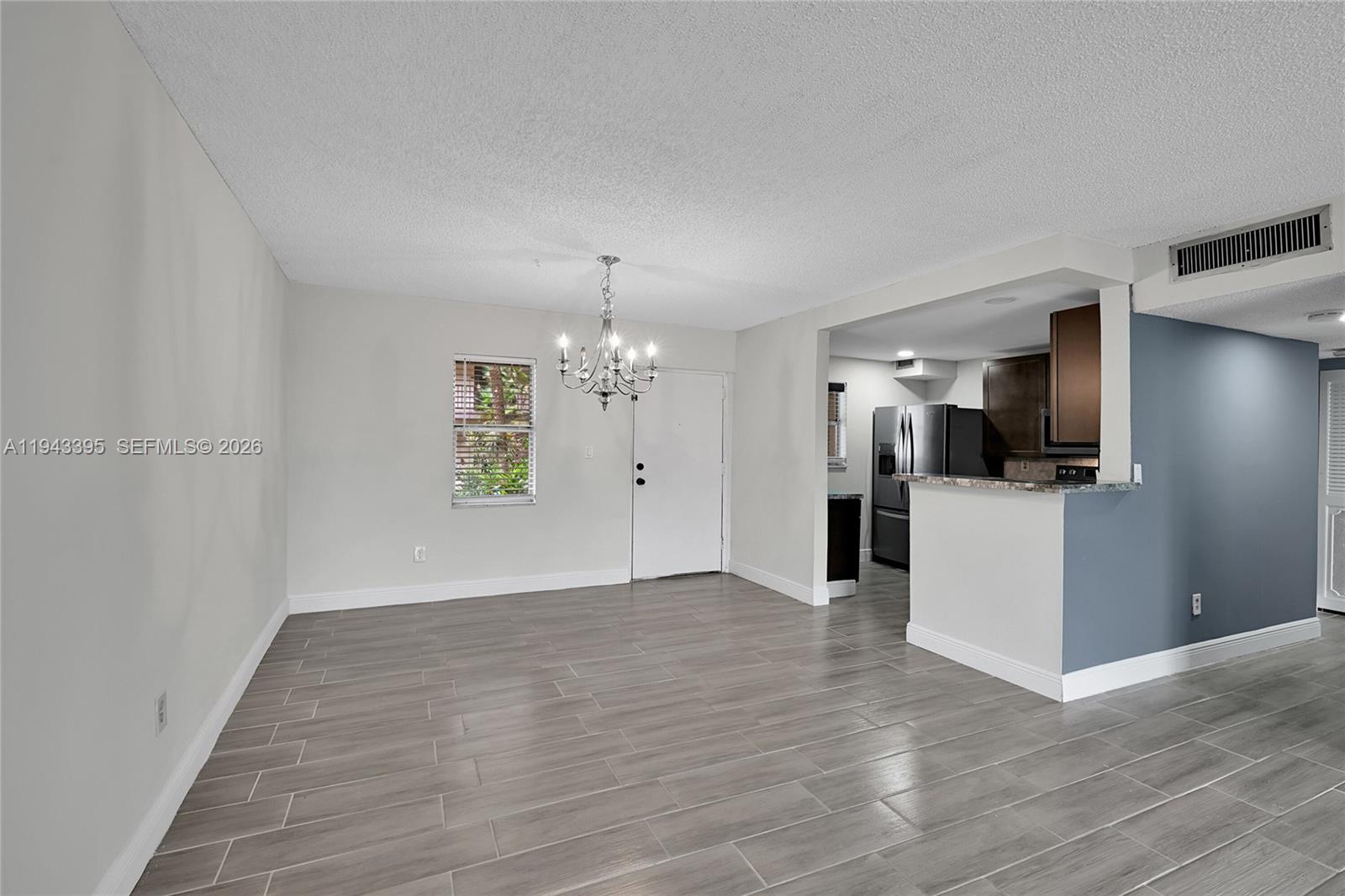 SOMERSET AT LAUDERDALE LA - Residential