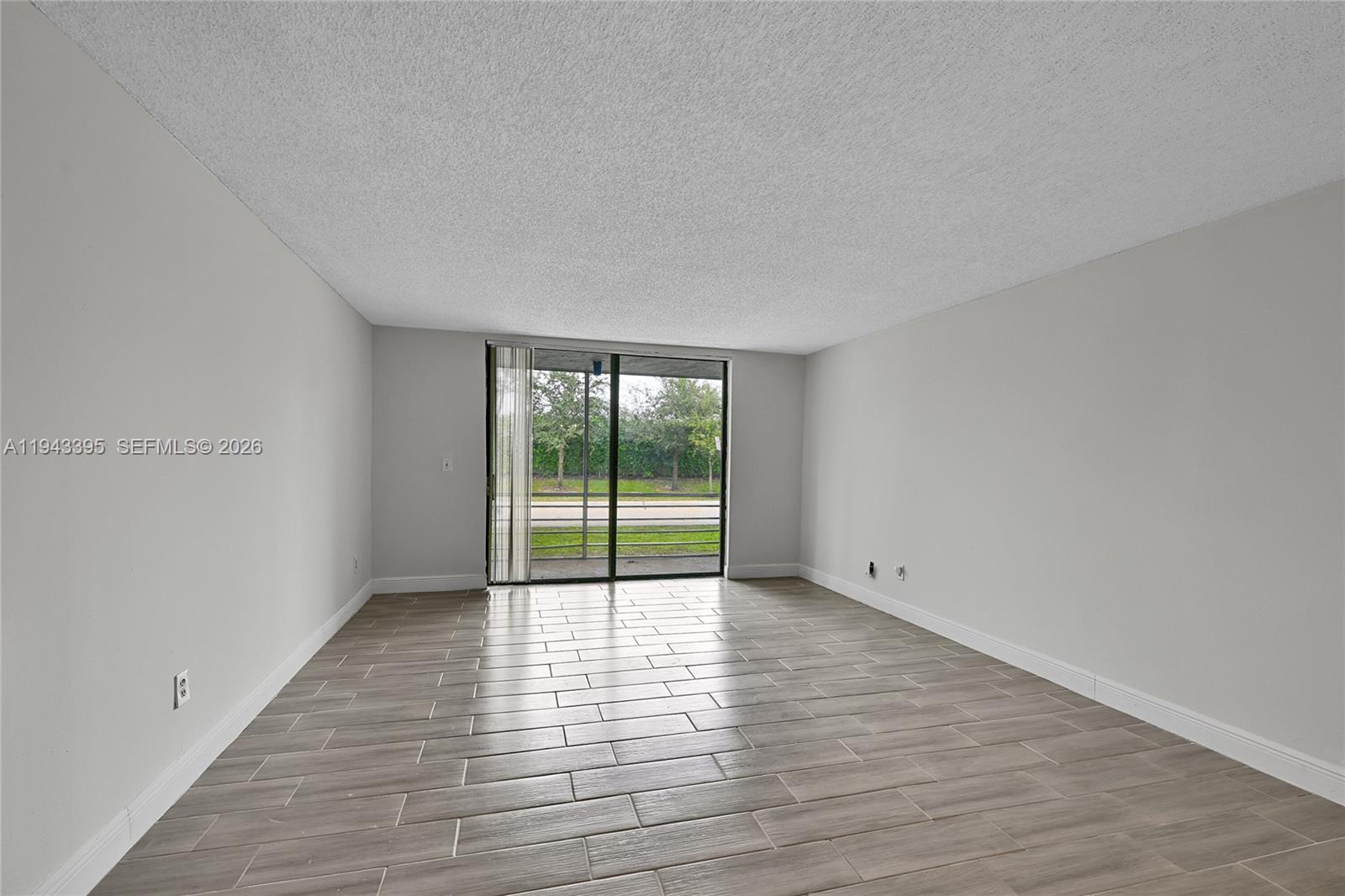 SOMERSET AT LAUDERDALE LA - Residential