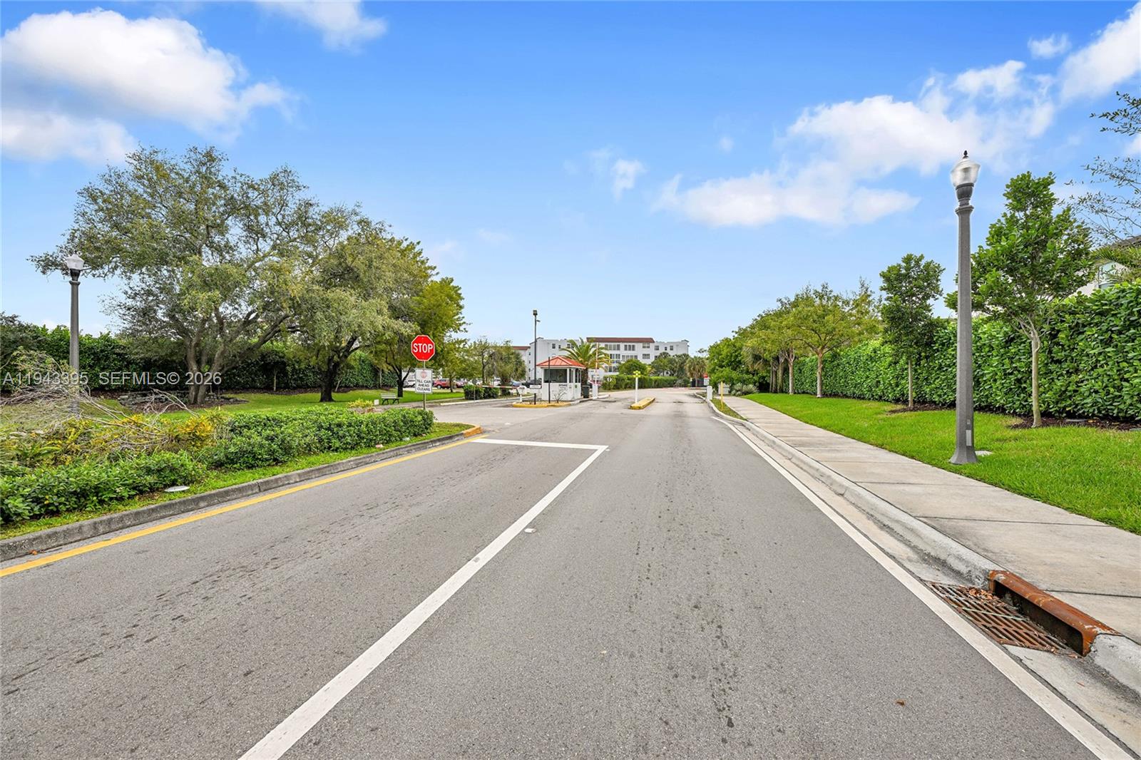 SOMERSET AT LAUDERDALE LA - Residential