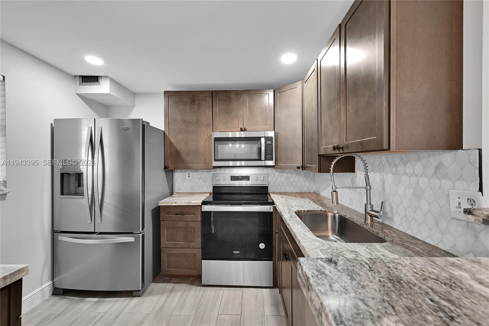 SOMERSET AT LAUDERDALE LA - Residential