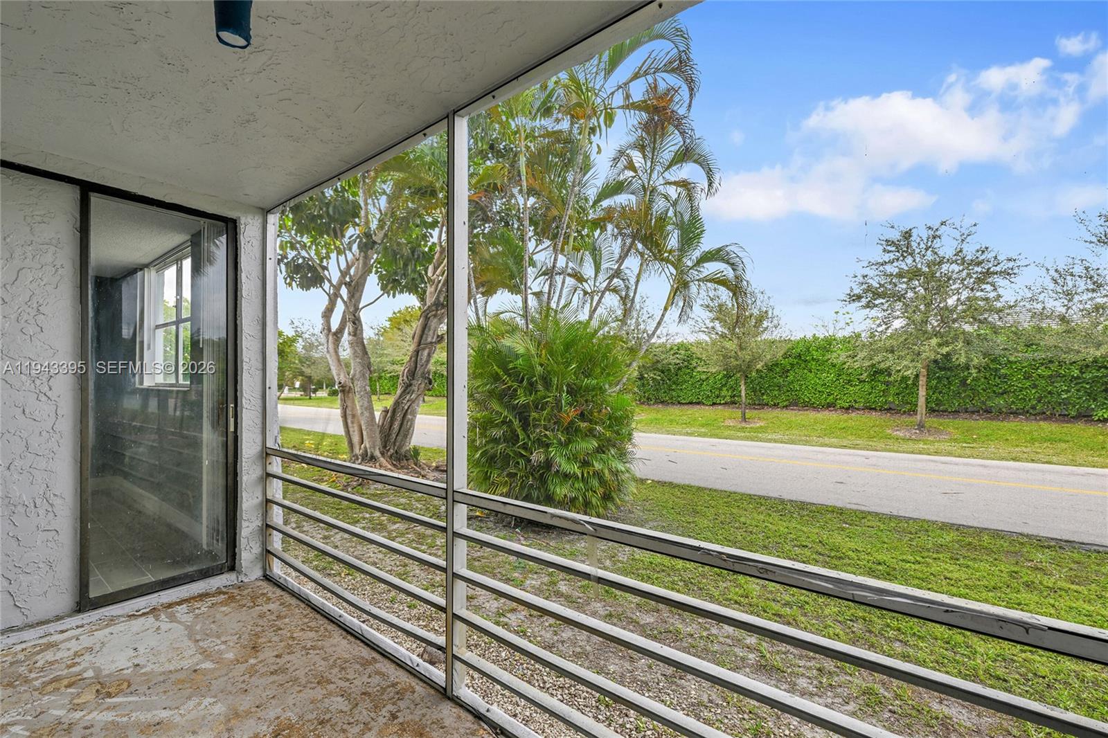 SOMERSET AT LAUDERDALE LA - Residential