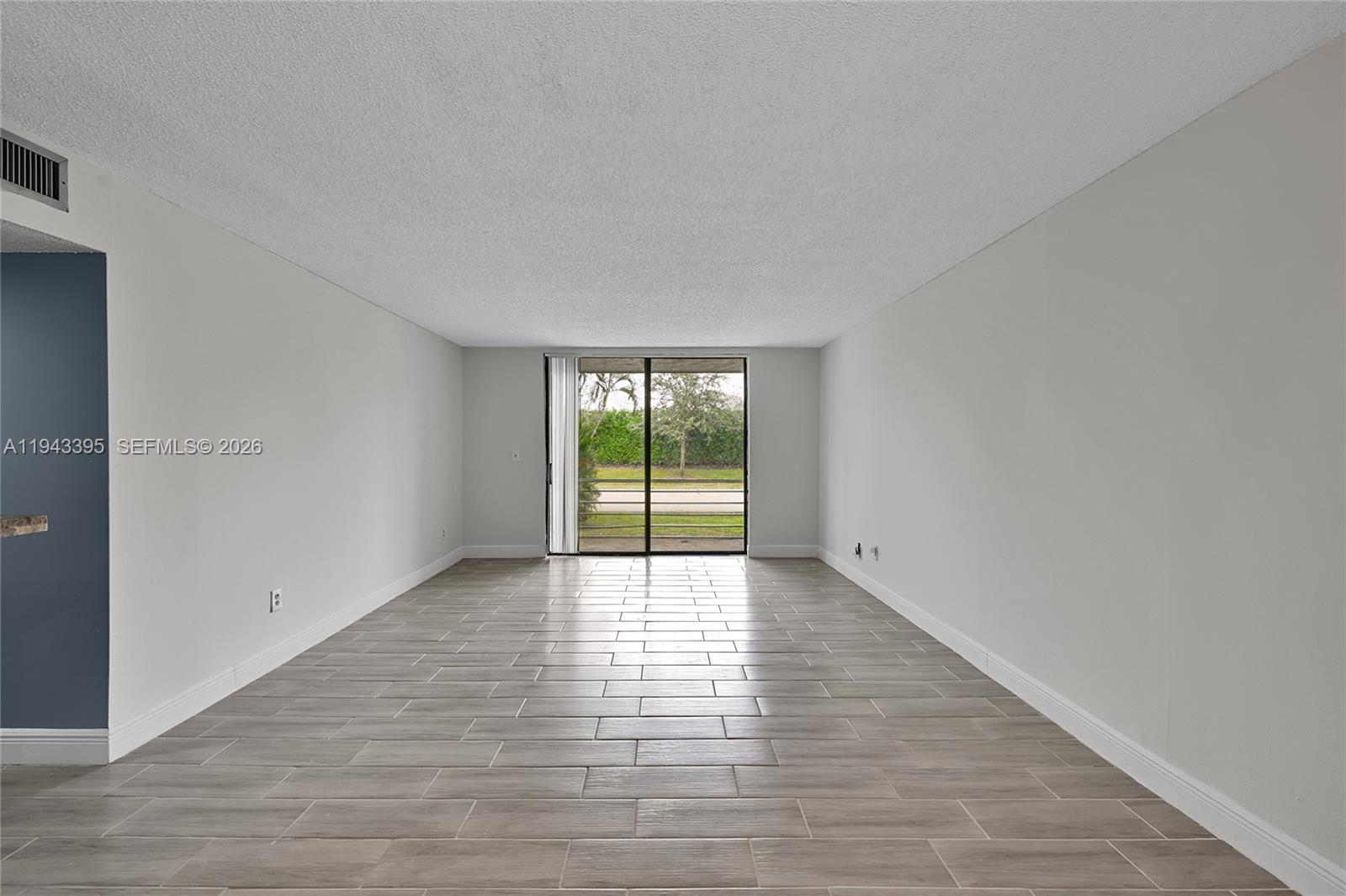 SOMERSET AT LAUDERDALE LA - Residential