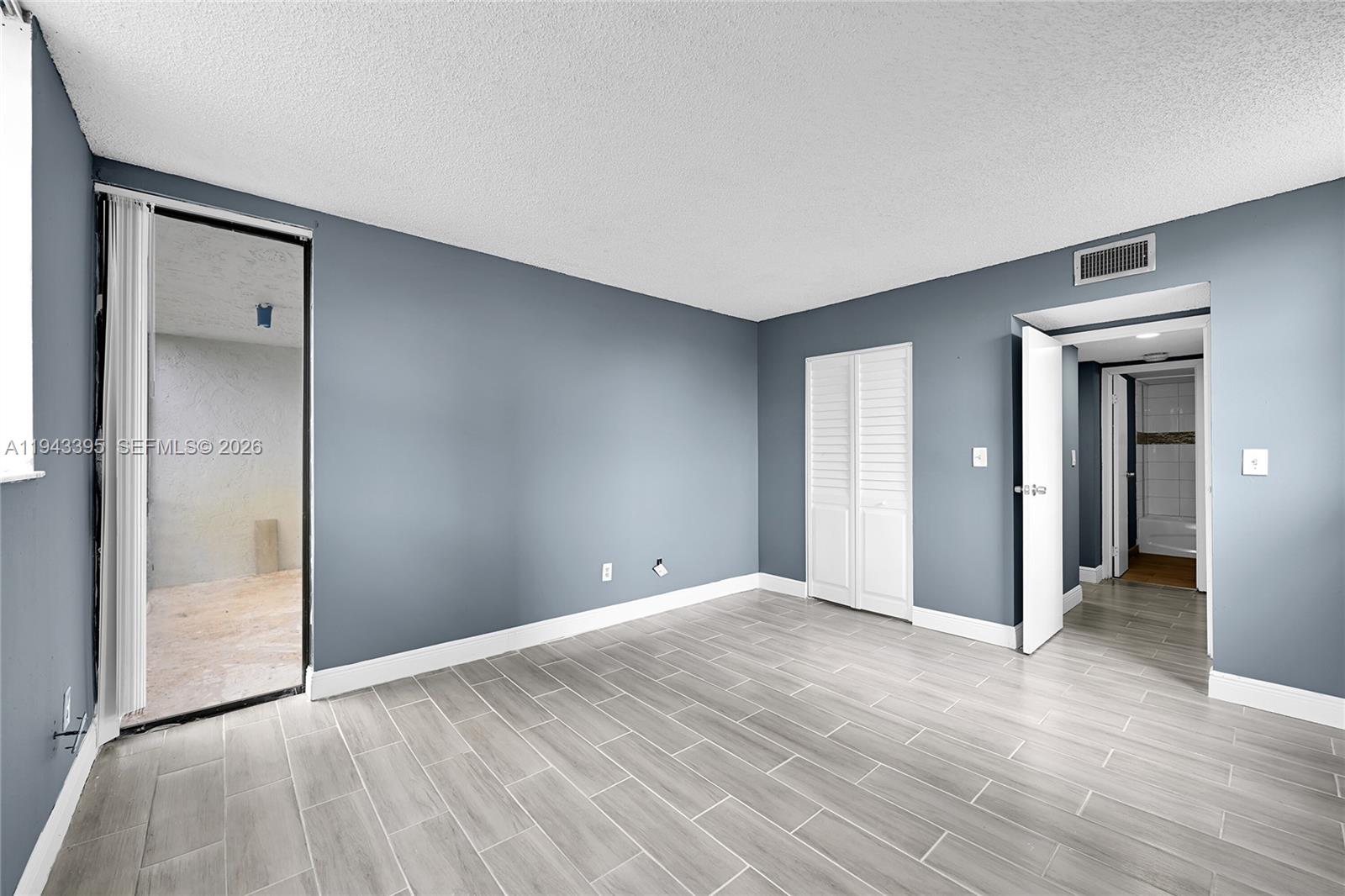 SOMERSET AT LAUDERDALE LA - Residential